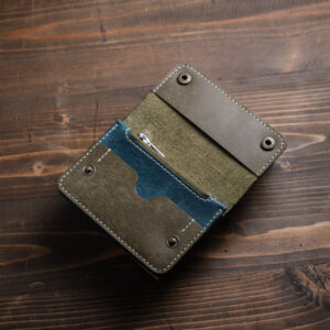 Noirandco Hercules Trucker Wallet Zengin Tasarım olive petrol Pueblo Deri görseli